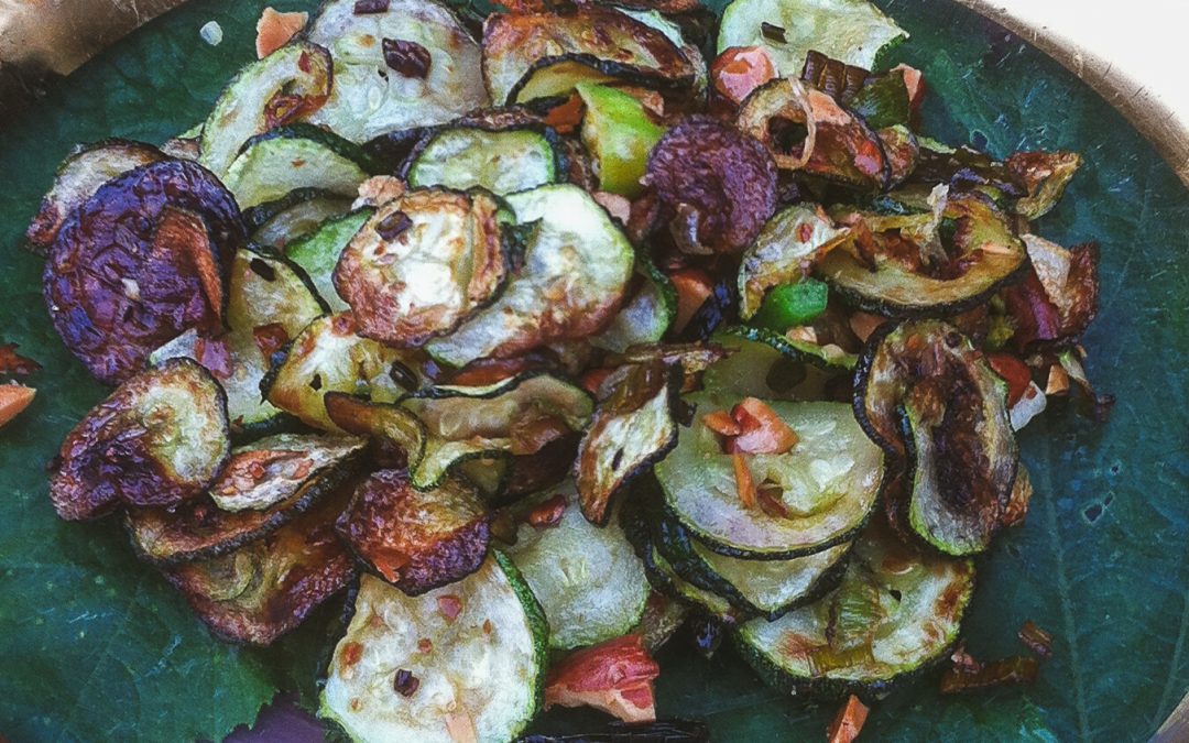 Recipe: Balsamic zucchini “chips” with garlic and almonds